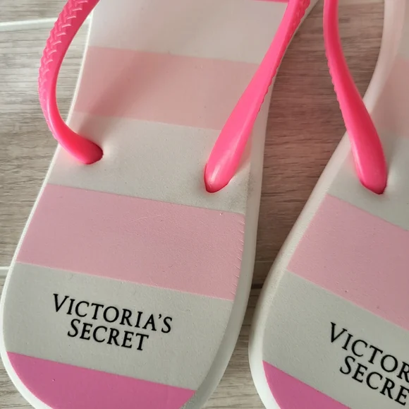 Victoria's Secret Women Striped Hot Pink Summer Beach Flip Flops Medium 7 / 8 - Picture 3 of 6